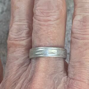 Vintage Style Silver Band Ring (Size 8.5)